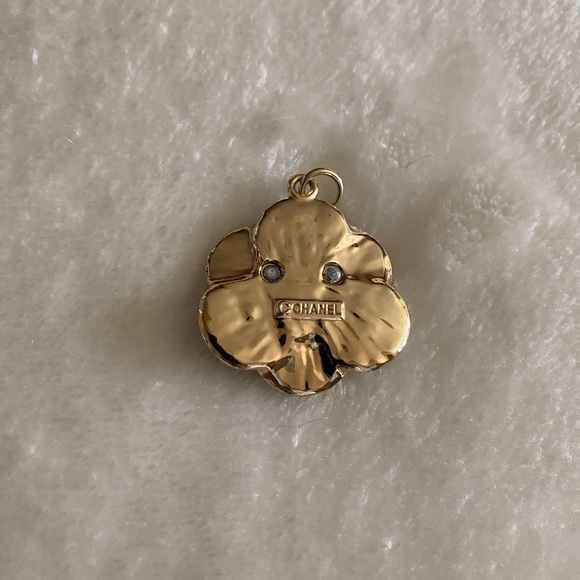 Chanel Black and Gold Flower Pendant - Picture 4 of 5